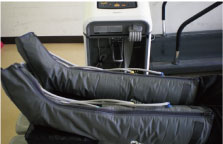 徒手マッサージ・エアマッサージの様子